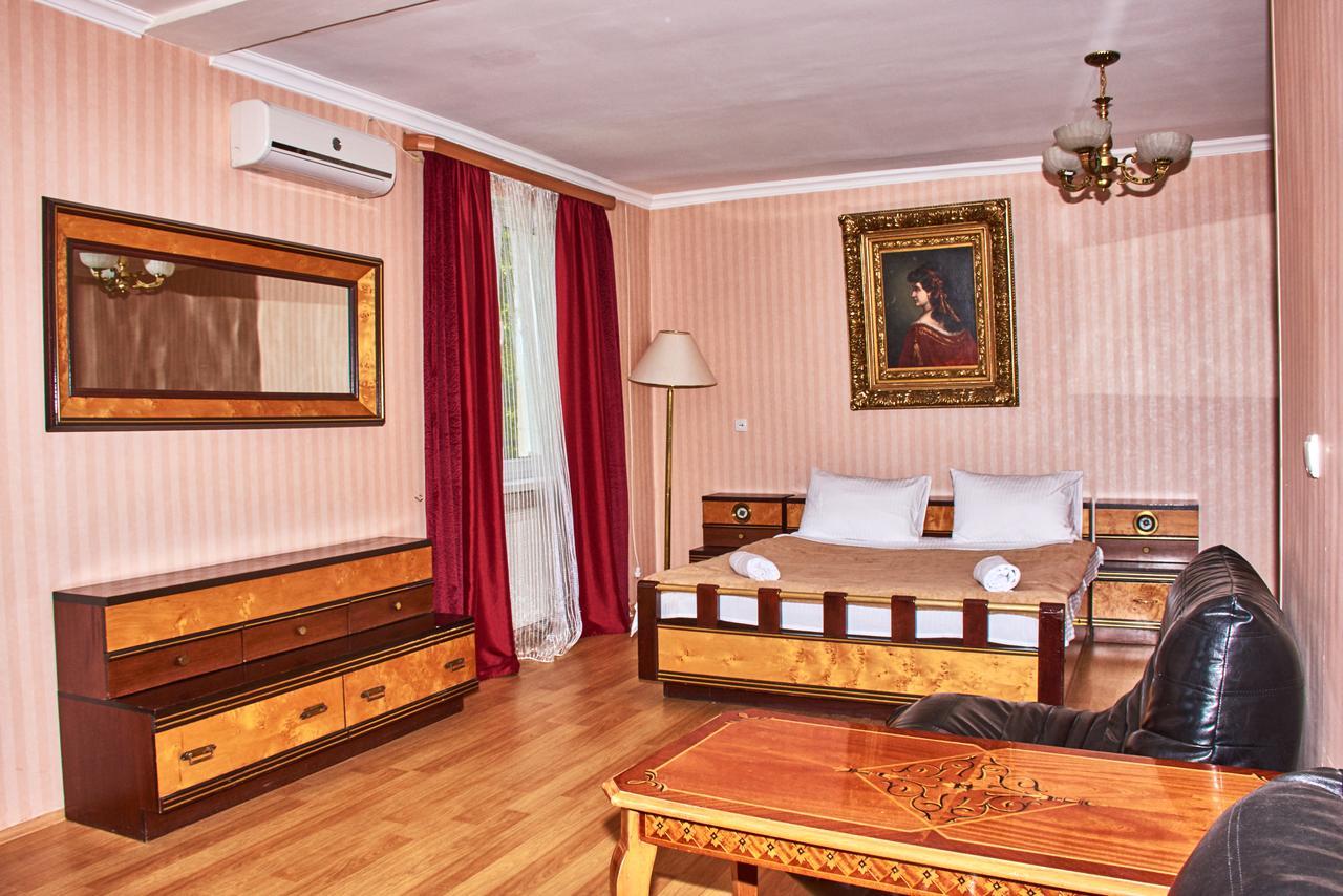 Hotel Georgia 哥里 外观 照片